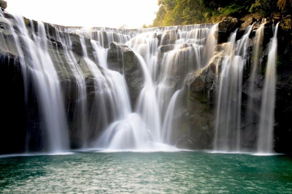 Day 3: Waterfalls & Sky Lanterns × Mountain Old Streets × Night Markets